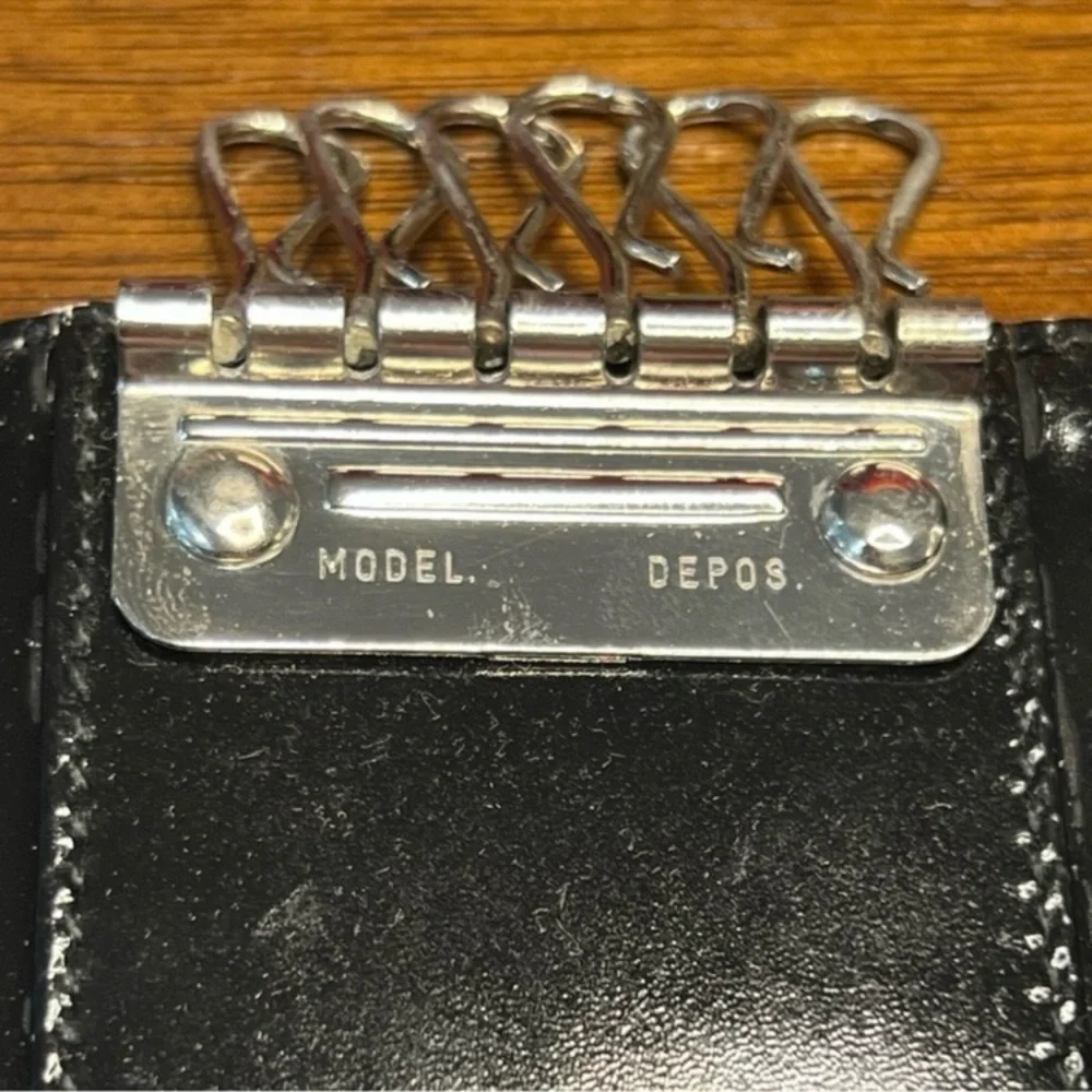 Prada Tessuto 6-Keyholder w/ COA EUC